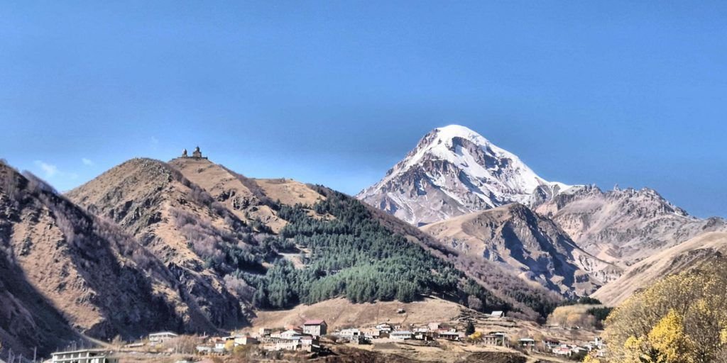 Monte Kazbegui y la iglesia Gergeti