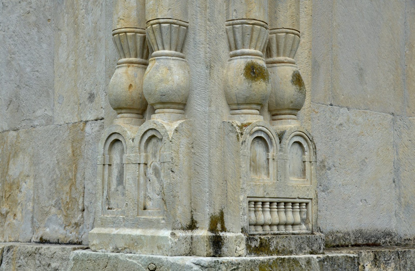 Ornamental detail on the outer corner of Bagrati Cathedral