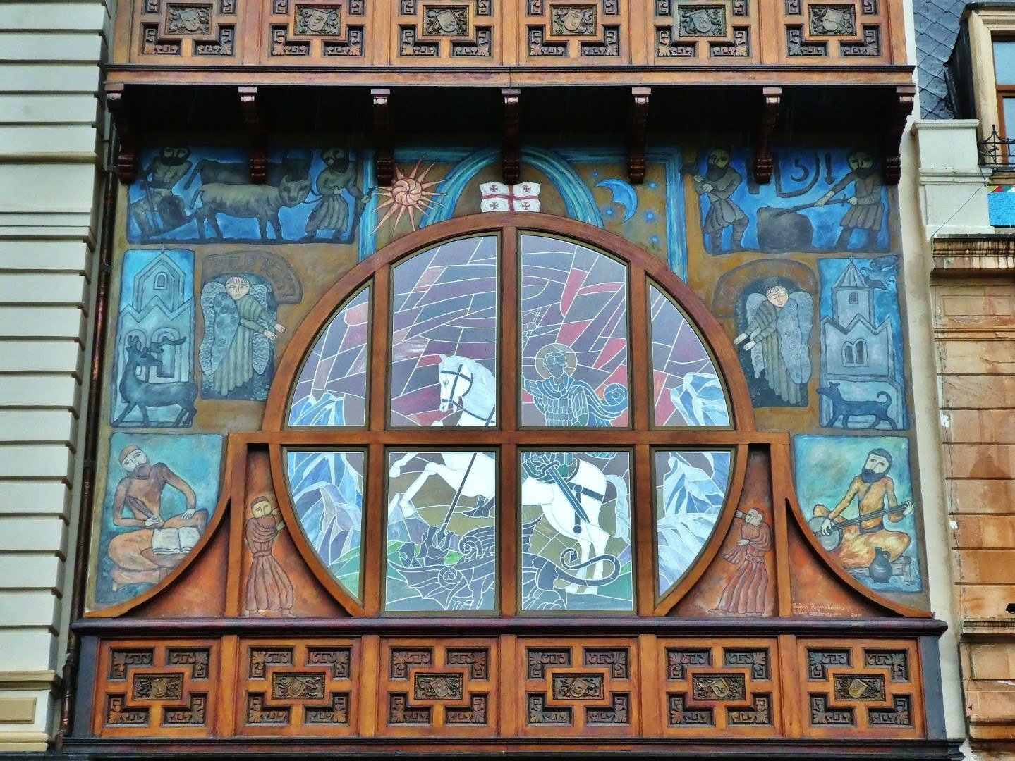 Vetrata e affreschi della Banca Nazionale della Georgia a Batumi