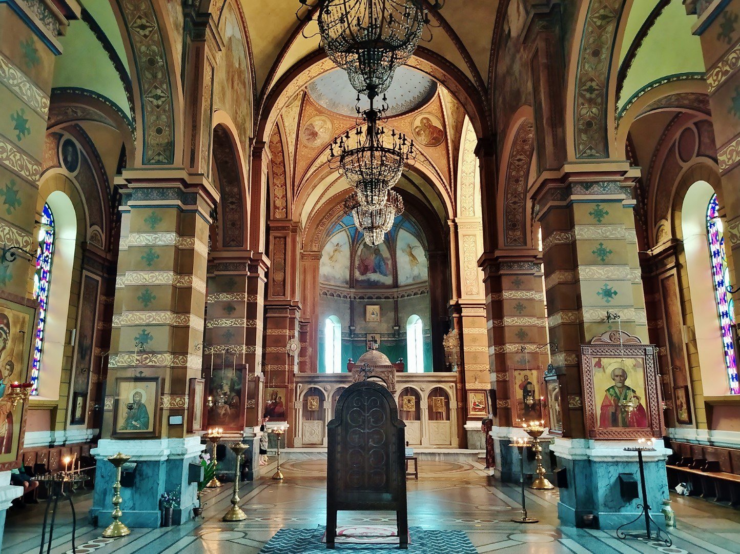 Interno della Cattedrale della Vergine di Batumi