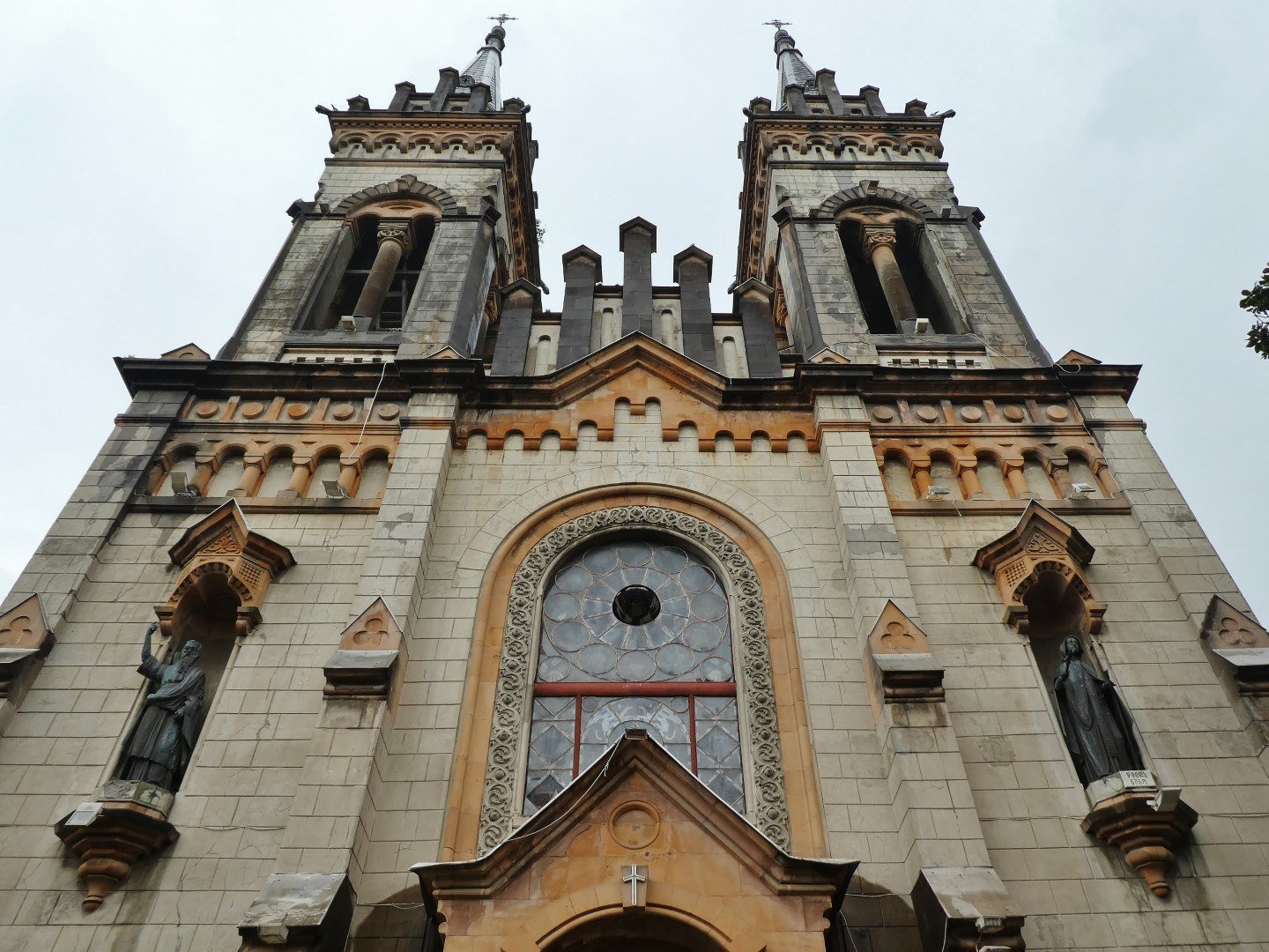 Cattedrale della Vergine di Batumi, campanili