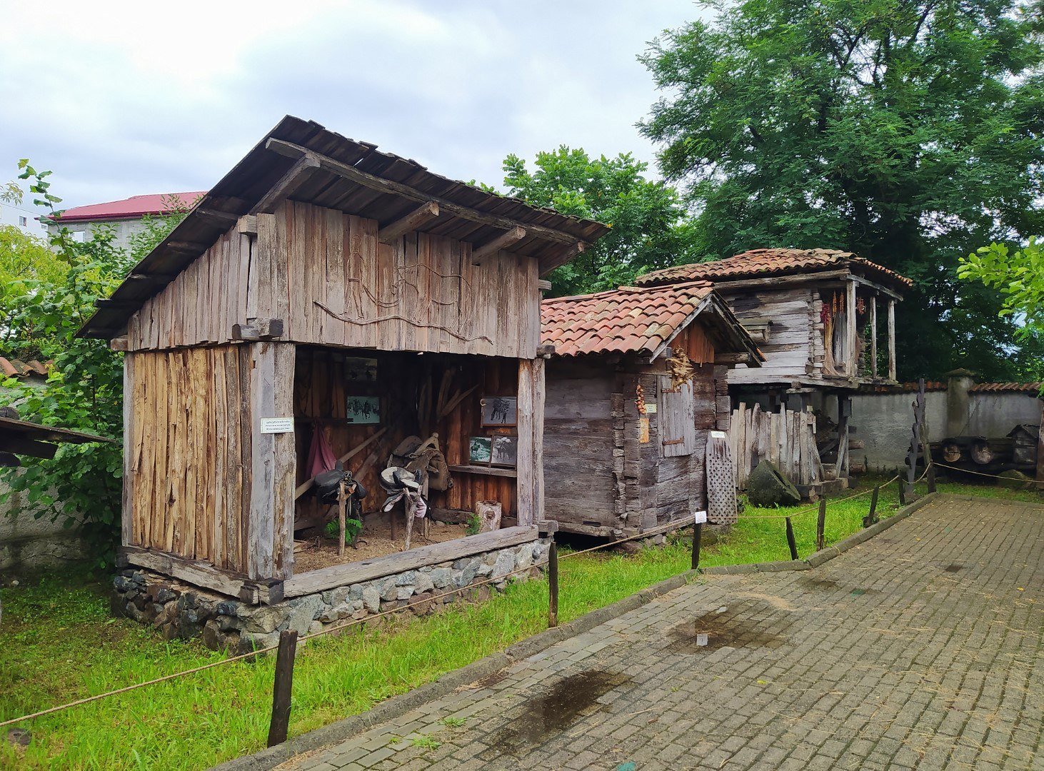 Museo Etnografico Borjgalo di Batumi, costruzioni in legno