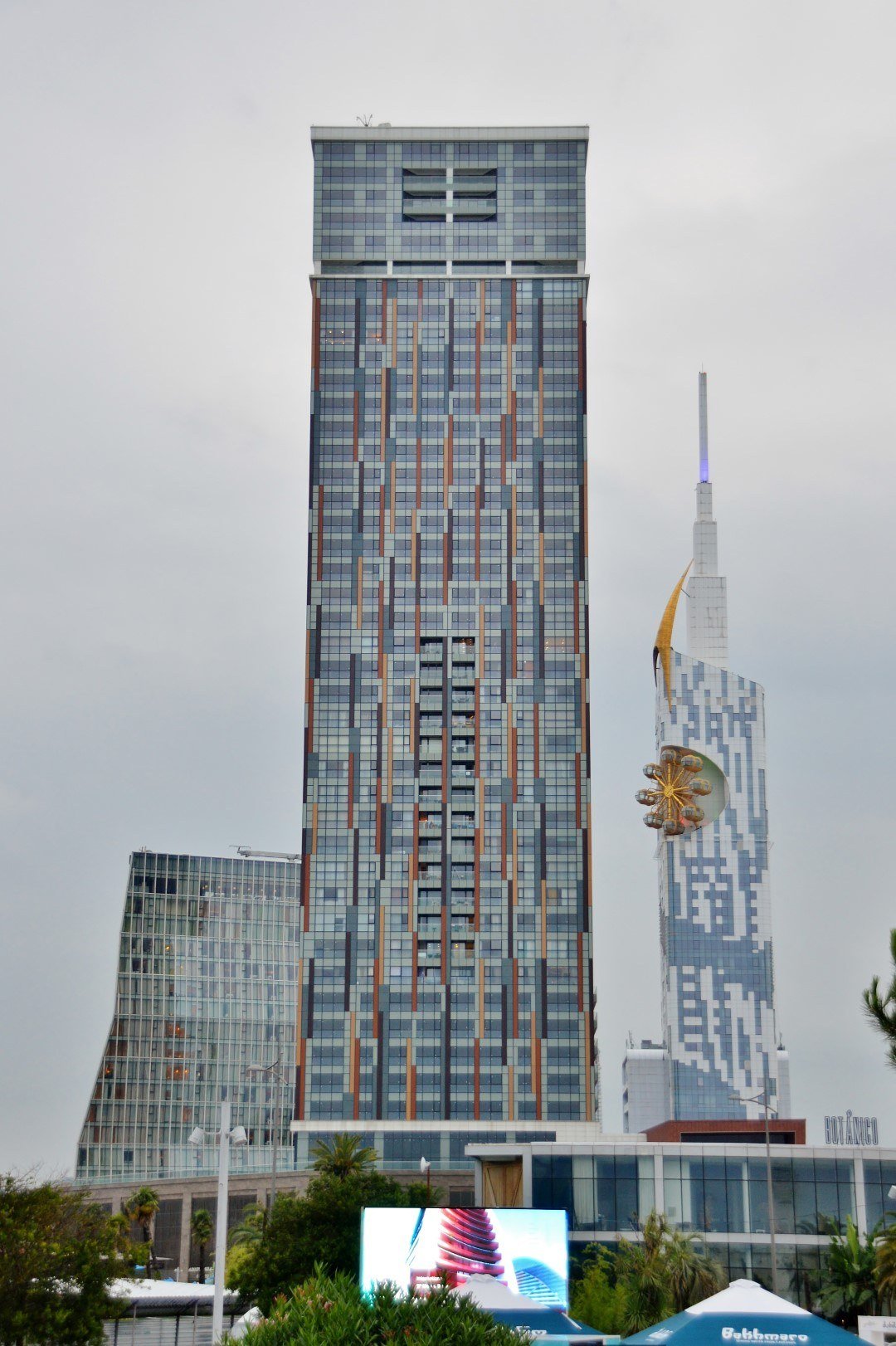 Hotel Porta Batumi, Le Méridien e Radisson Blu visti dal lungomare