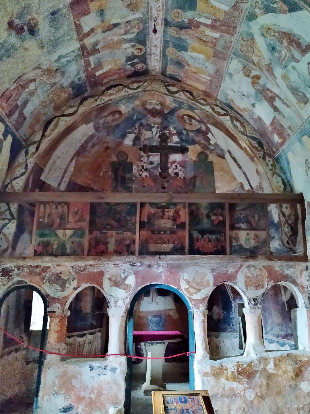 Sanctuary and vault of the chapel attached to the narthex, Cathedral of the Virgin at Gelati