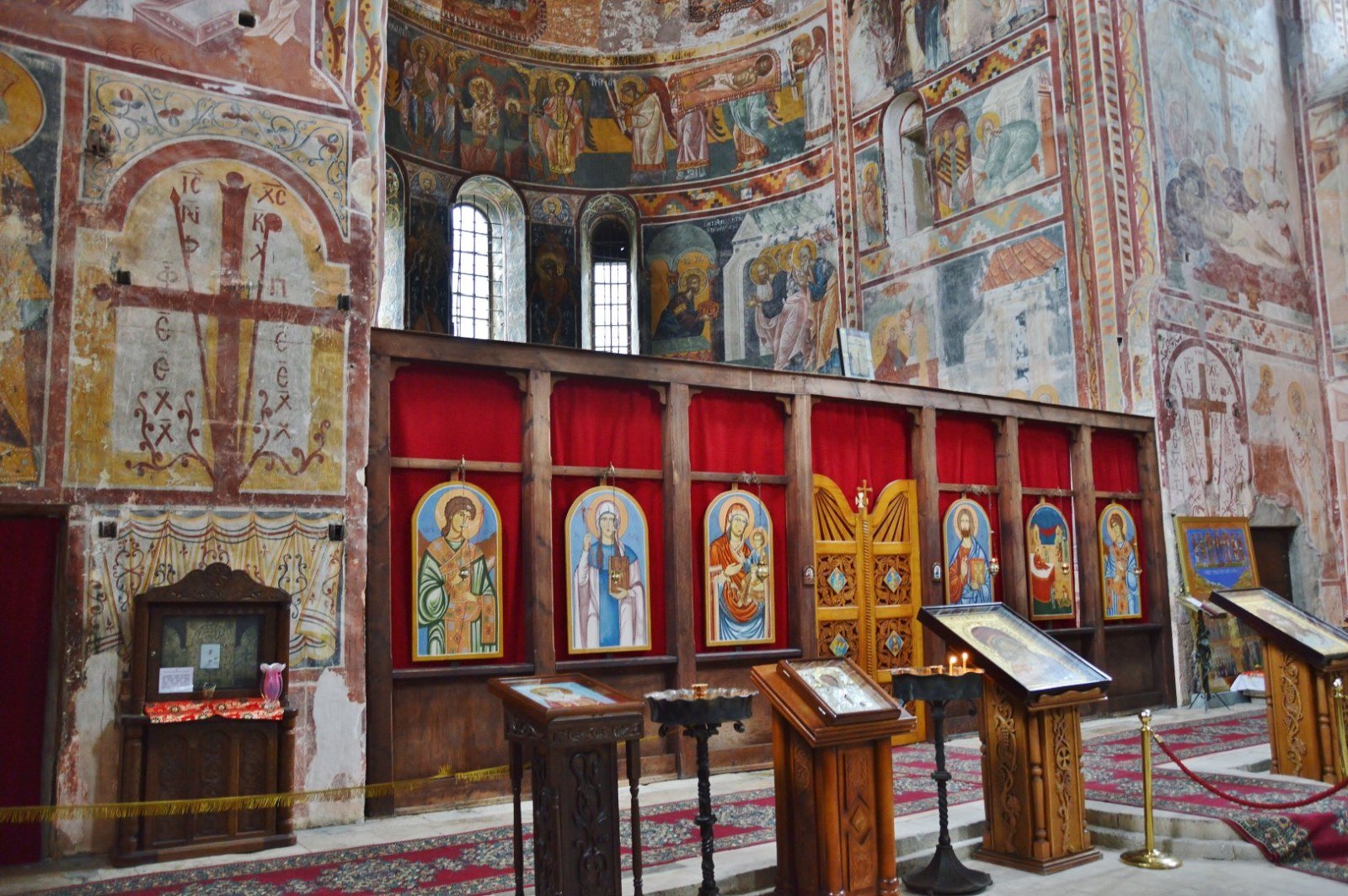 Apse frescoes and iconostasis of the Cathedral of the Virgin, Gelati
