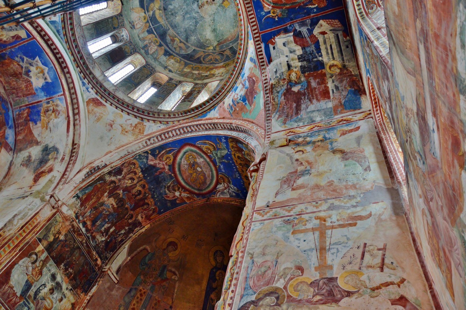 Upper view of the transept from the south arm, Cathedral of the Virgin at Gelati