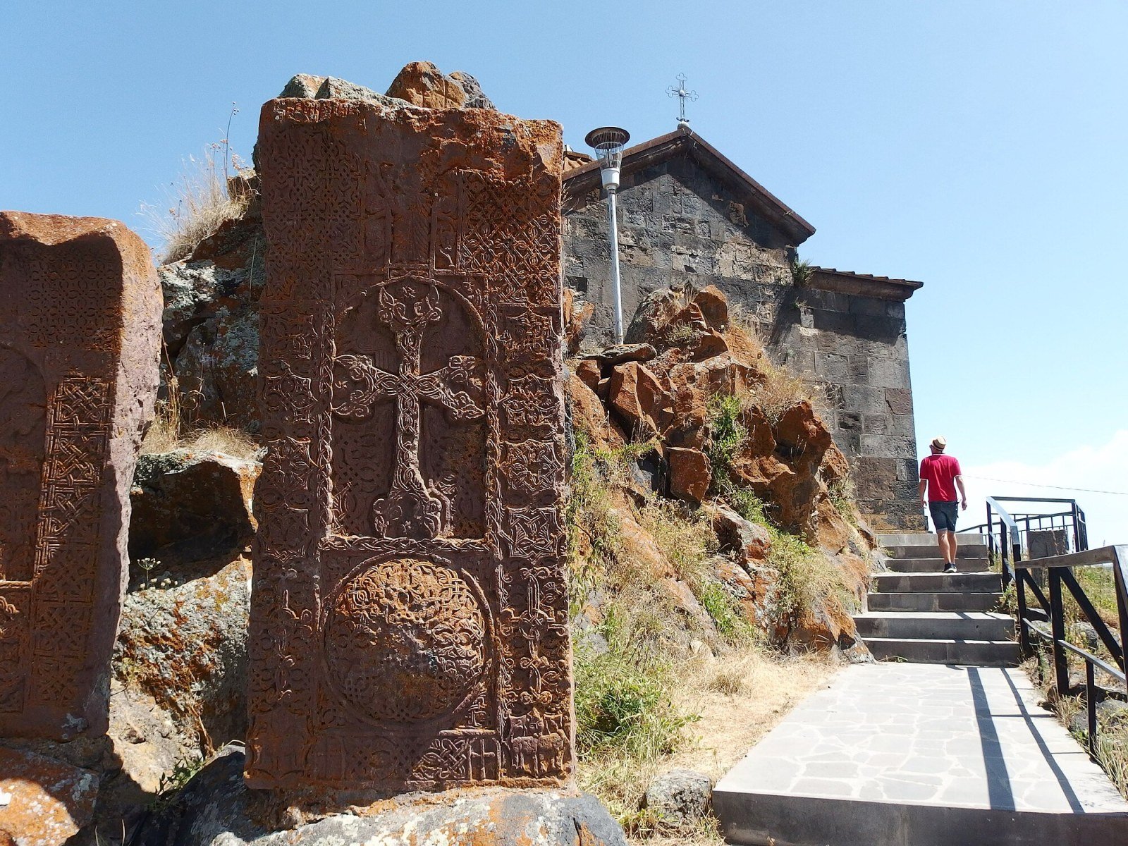 Kloster Hayravank über dem Sewansee, Außenansicht