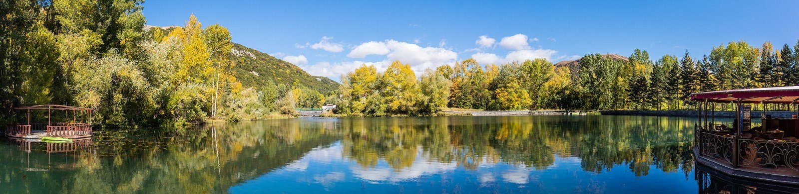 Panoramablick auf Jermuk und die Arpa-Schlucht in Armenien