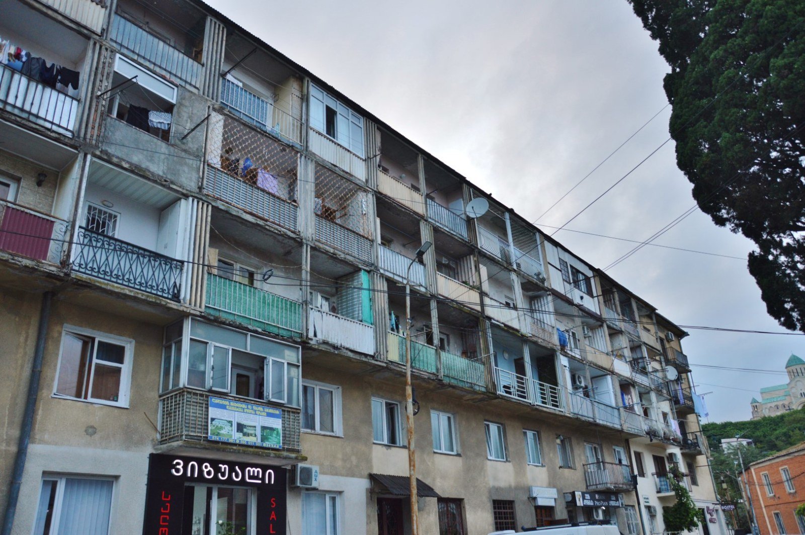 Palazzo sovietico in via Varlamishvili a Kutaisi