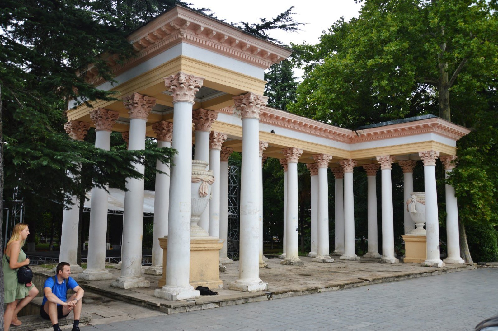 Colonnato del parco centrale di Kutaisi