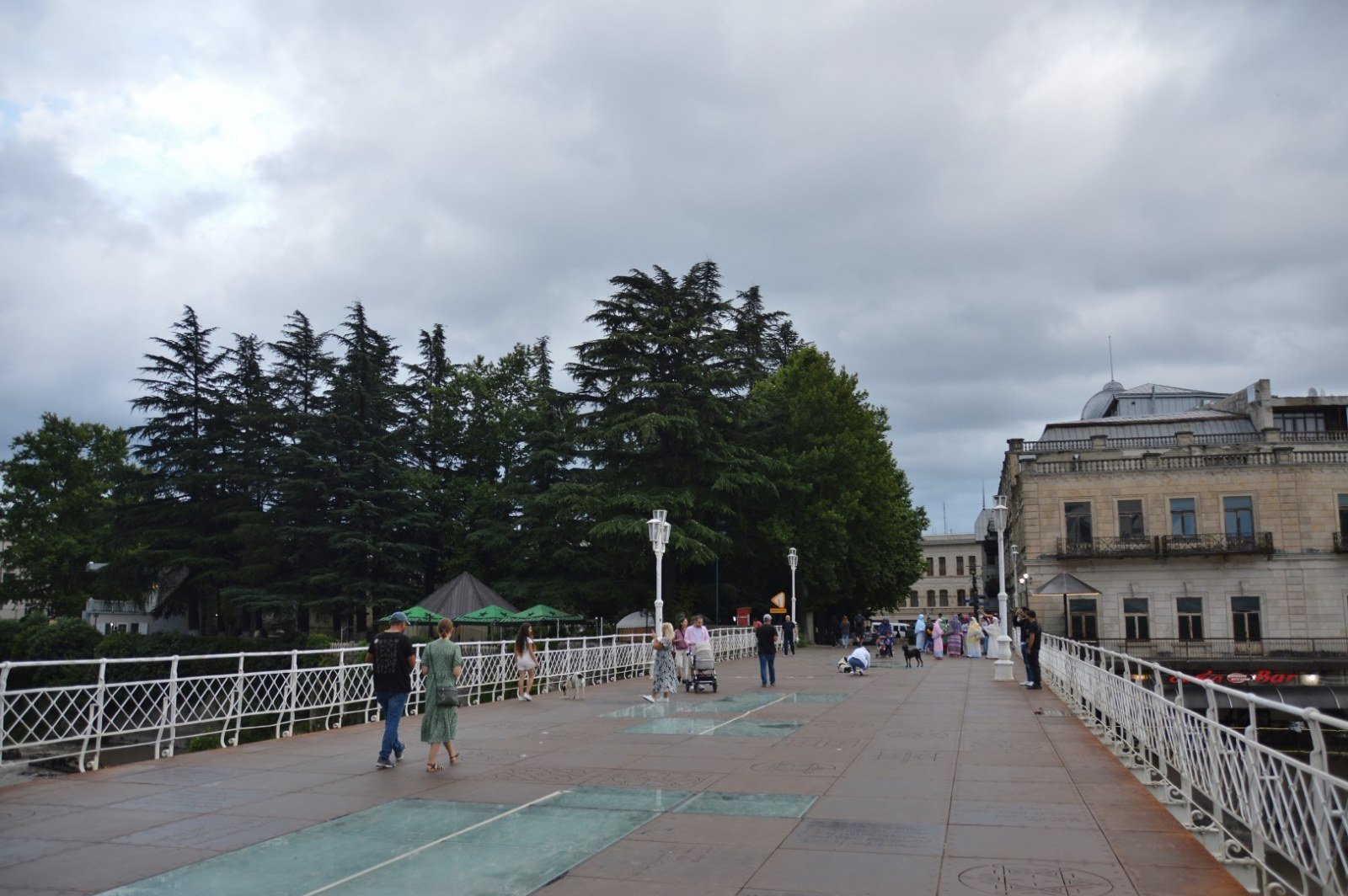 Ponte Bianco sul fiume Rioni a Kutaisi