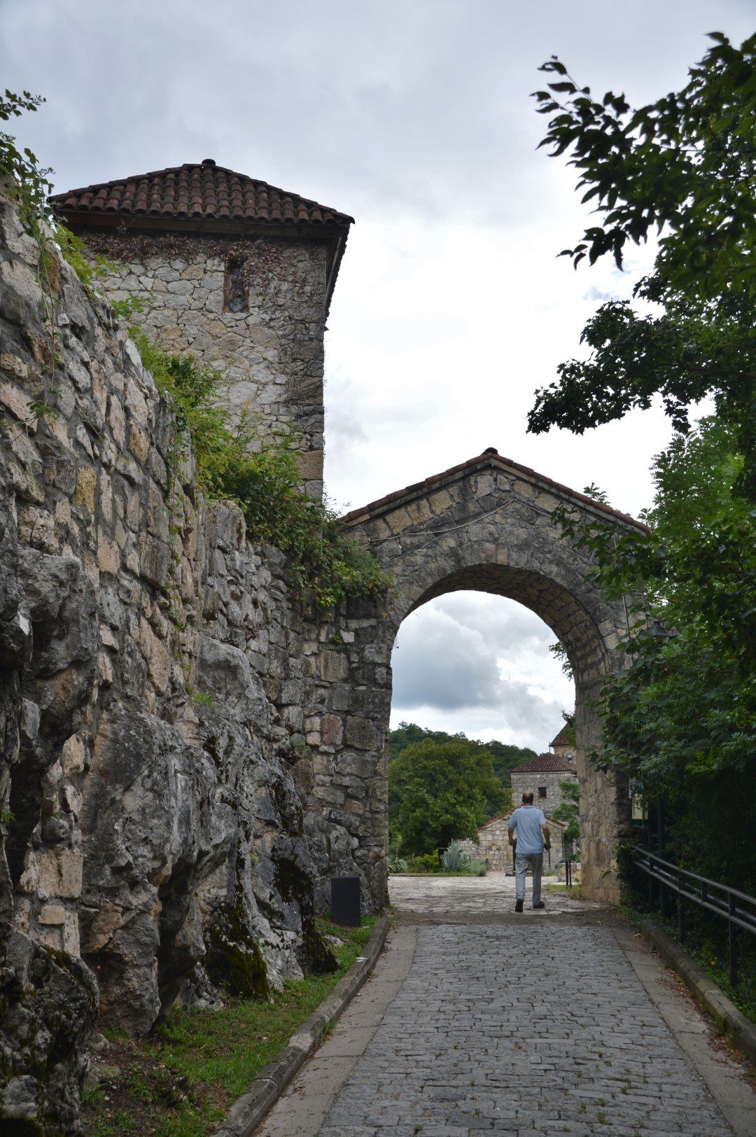 Entrance arch to the Motsameta Monastery precinct and tower