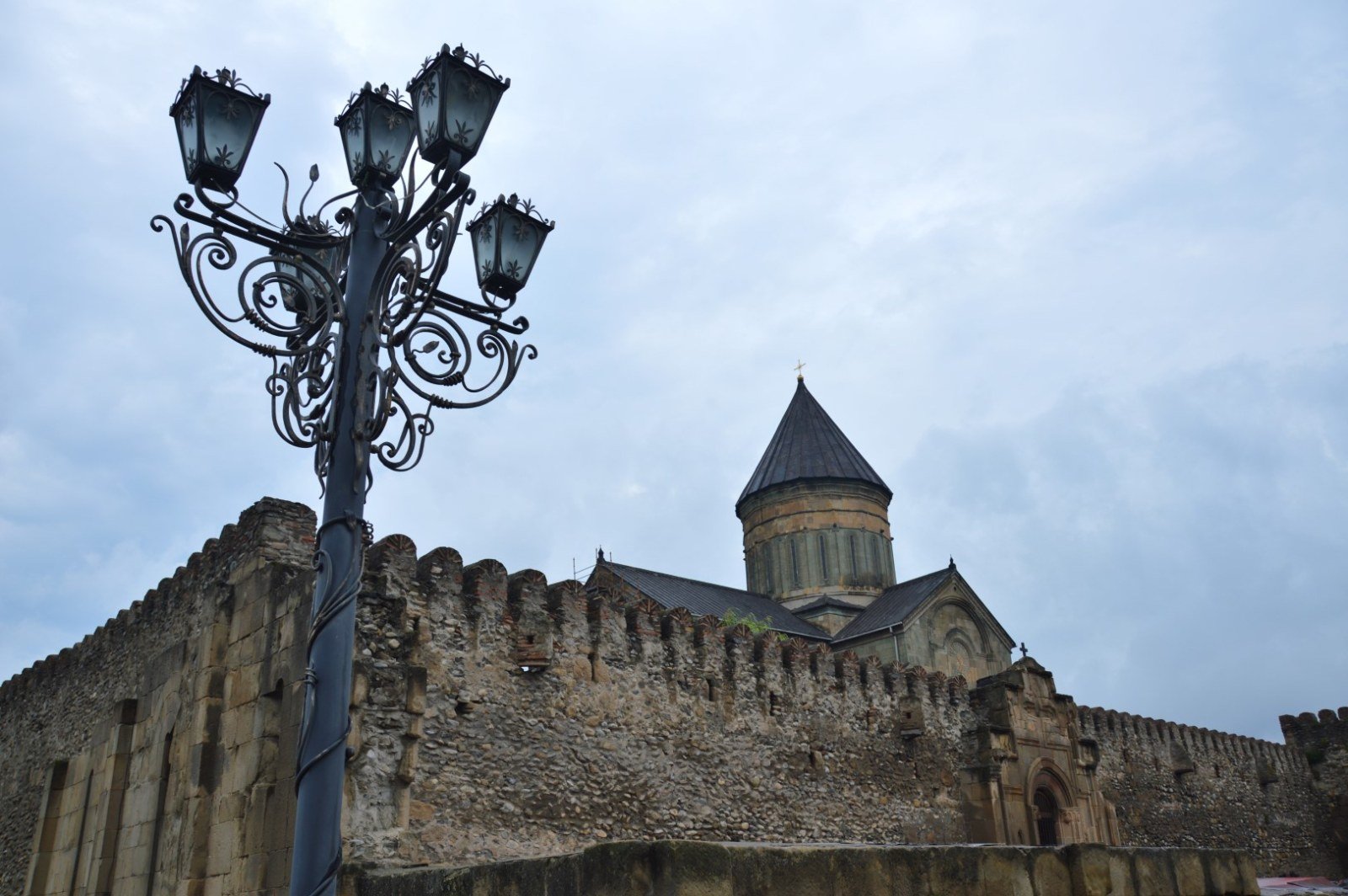 Walls and dome of Sveti Tskhoveli in Mtskheta from the southwest