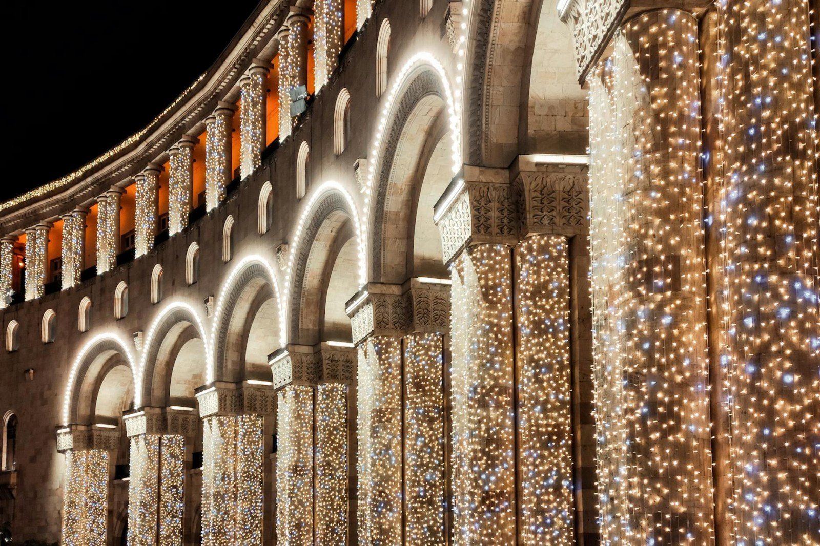 Fontane danzanti notturne di Piazza della Repubblica a Yerevan
