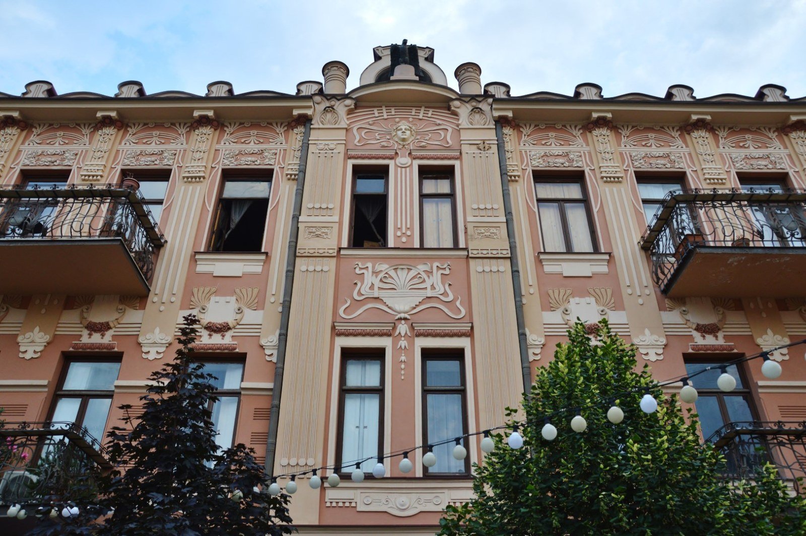 Edificio art nouveau sul viale Davit Aghmashenebeli, Tbilisi