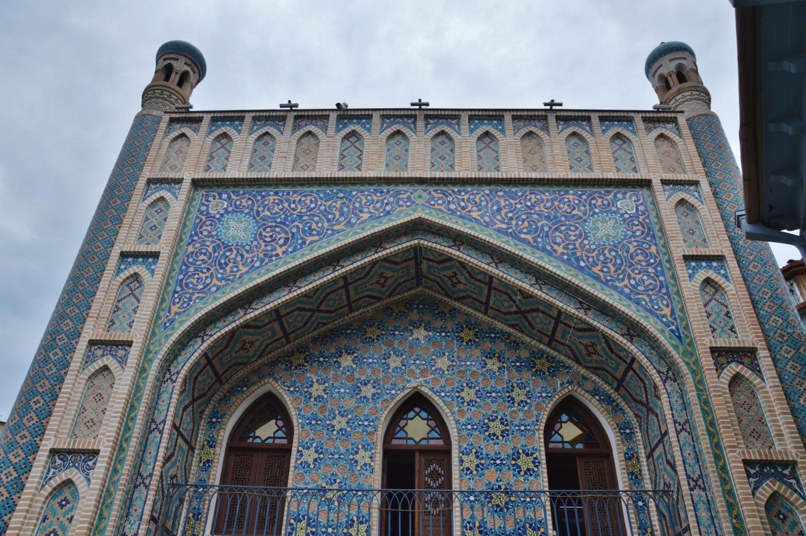 Facciata dei bagni Orbeliani ad Abanotubani, Tbilisi