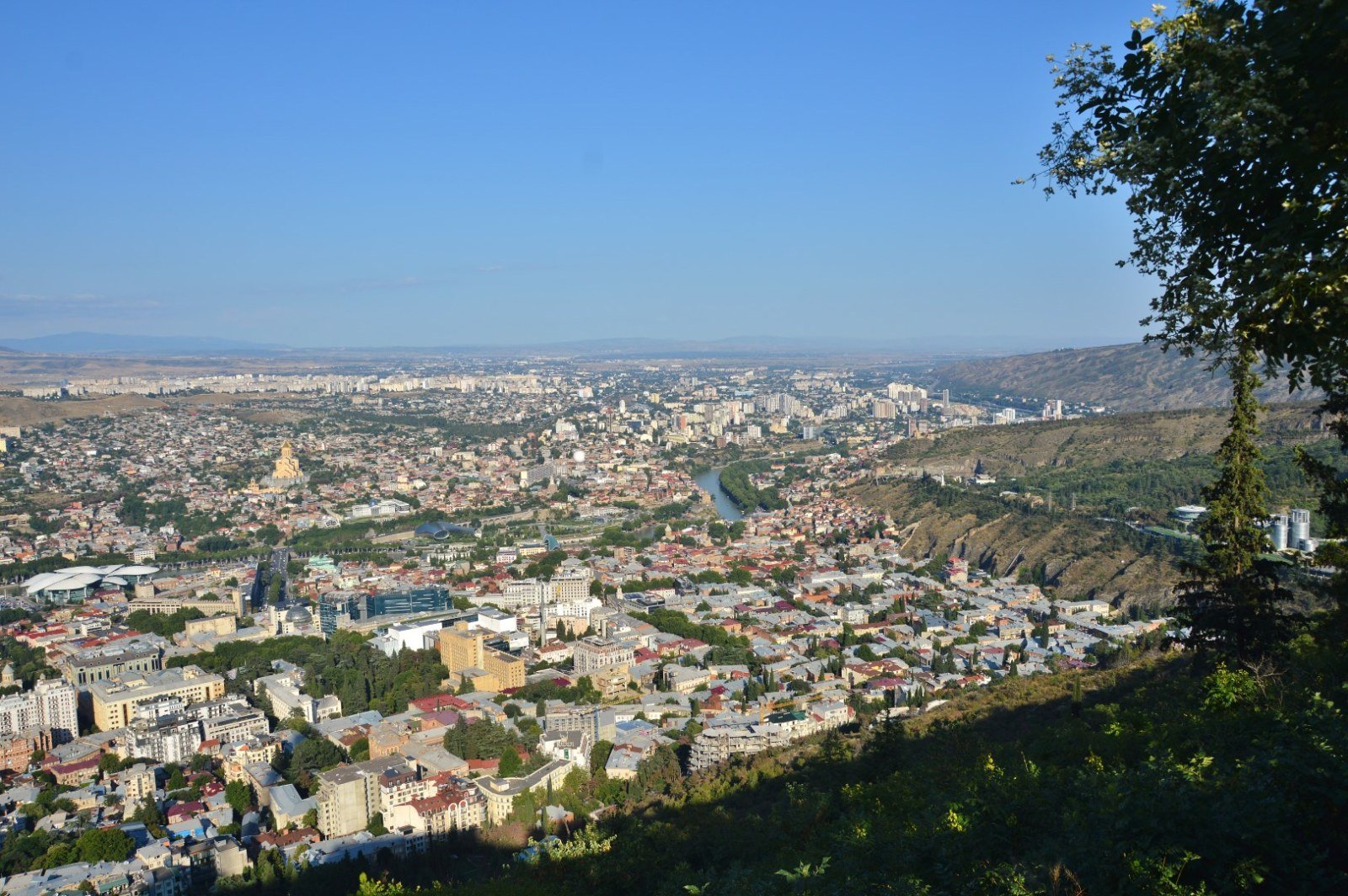 Panoramica di Tbilisi dal parco Mtatsminda