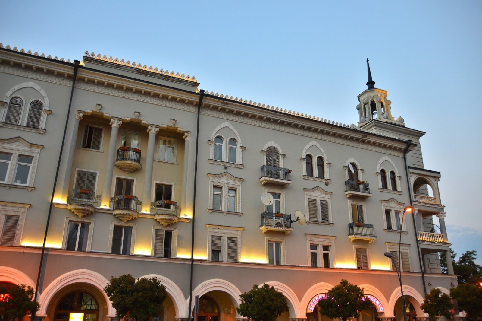 Edificio storicista in via Erekle II a Telavi