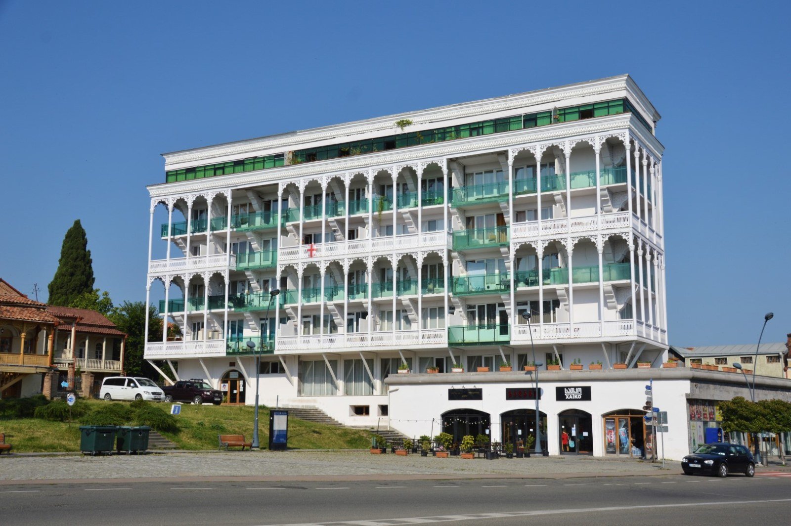 Edificio neo-regionalista in via Erekle II a Telavi