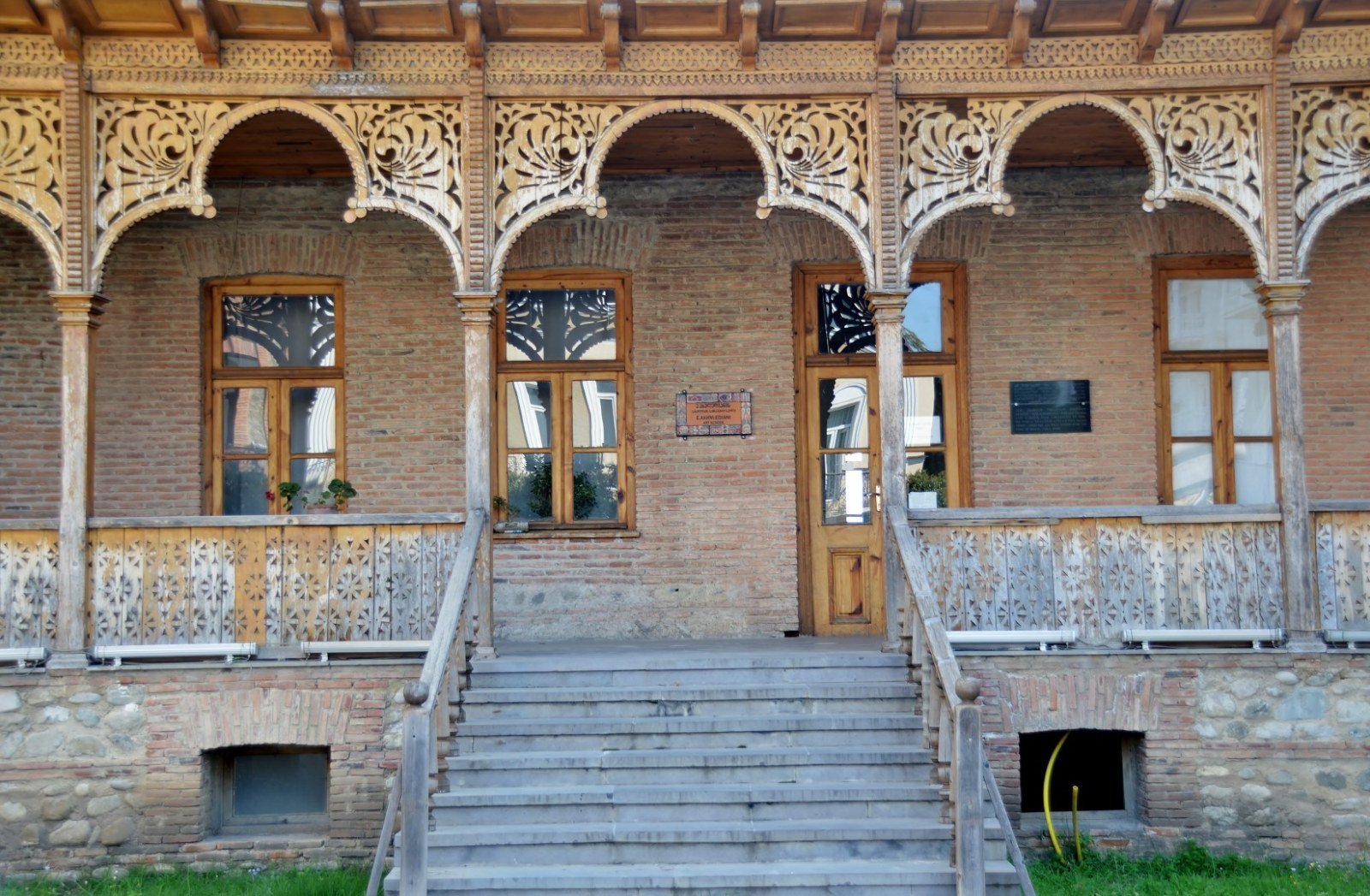 Dettaglio della galleria della Scuola d'Arte di Telavi