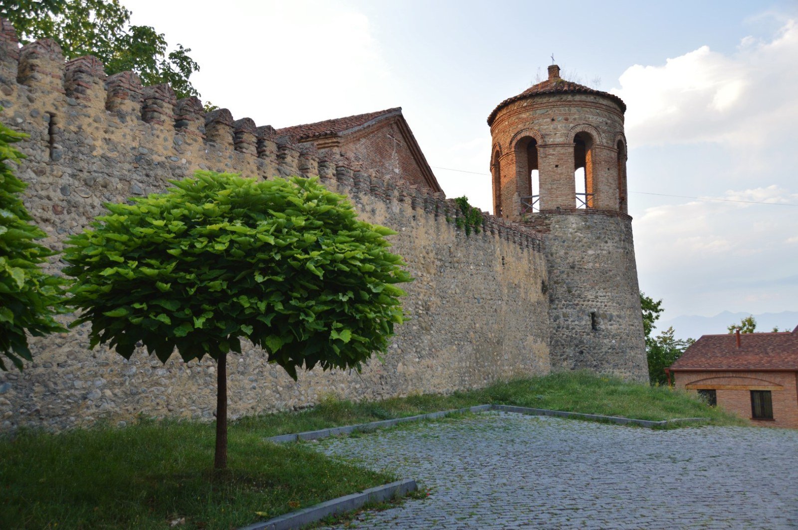 Torre e mura nord-est di Batonis Tsikhe a Telavi