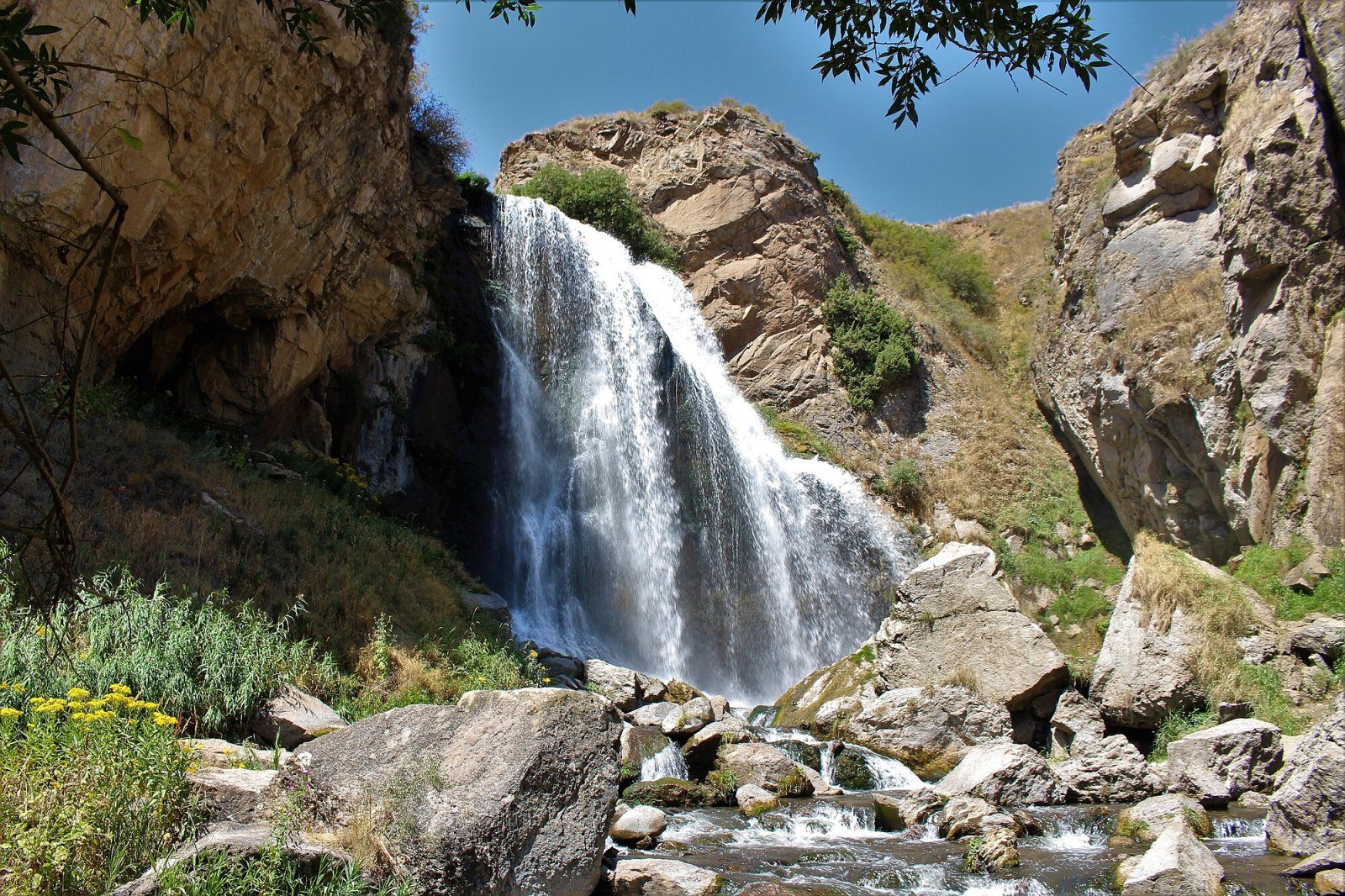 Eingefrorener Trchkan-Wasserfall im Winter, Provinz Lori, Armenien
