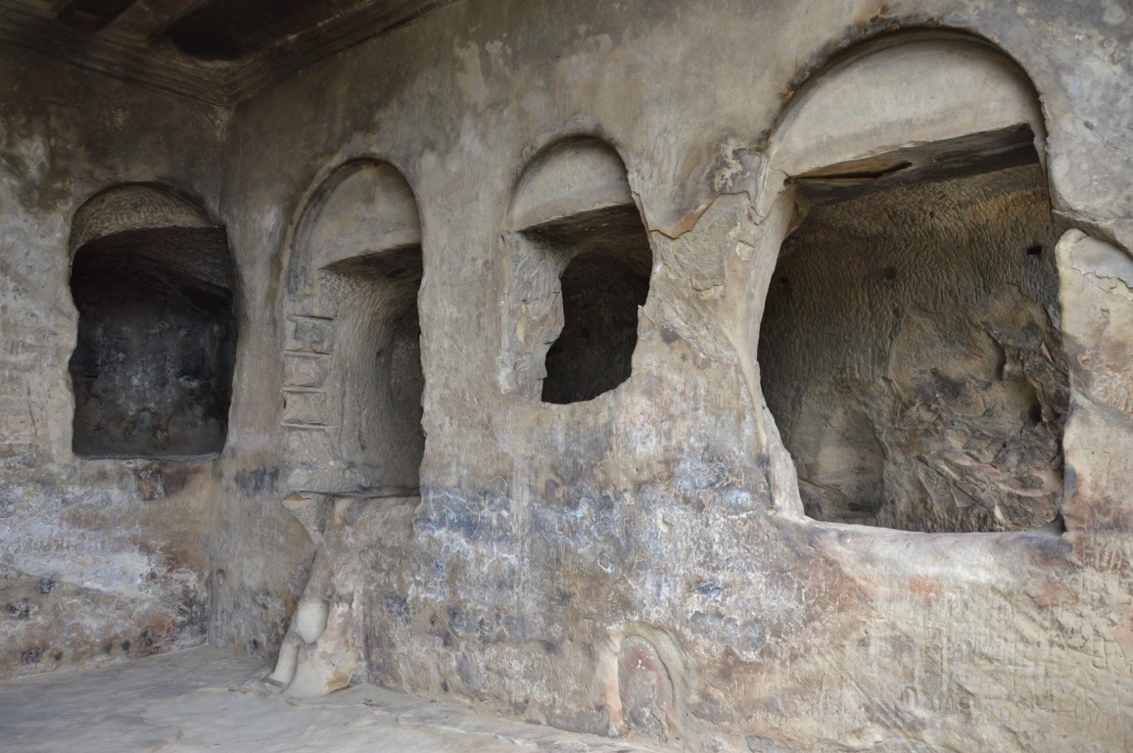 Salão da rainha Tamara na cidade rupestre de Uplistsikhe