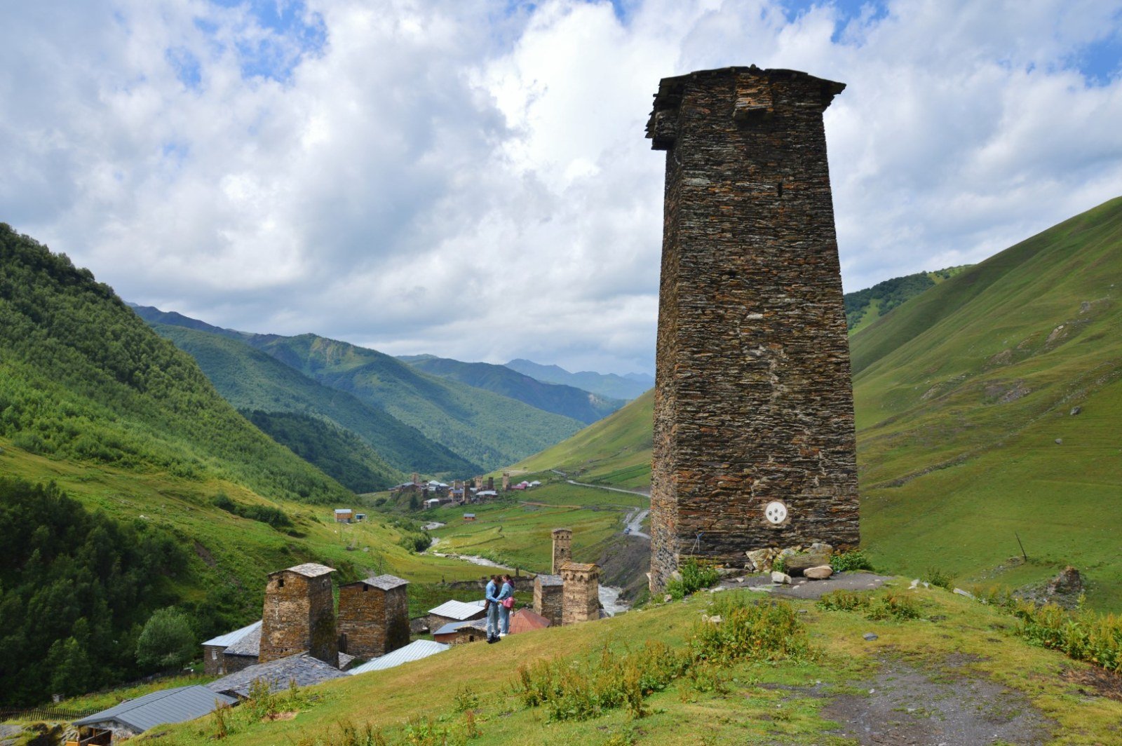 Swanischer Wehrturm auf dem Burghügel der Königin Tamar, Chazhashi