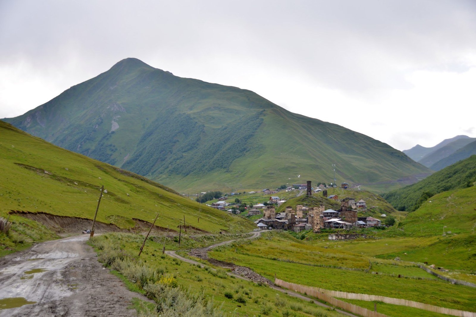 Fernansicht von Chazhashi aus dem Westen, Ushguli