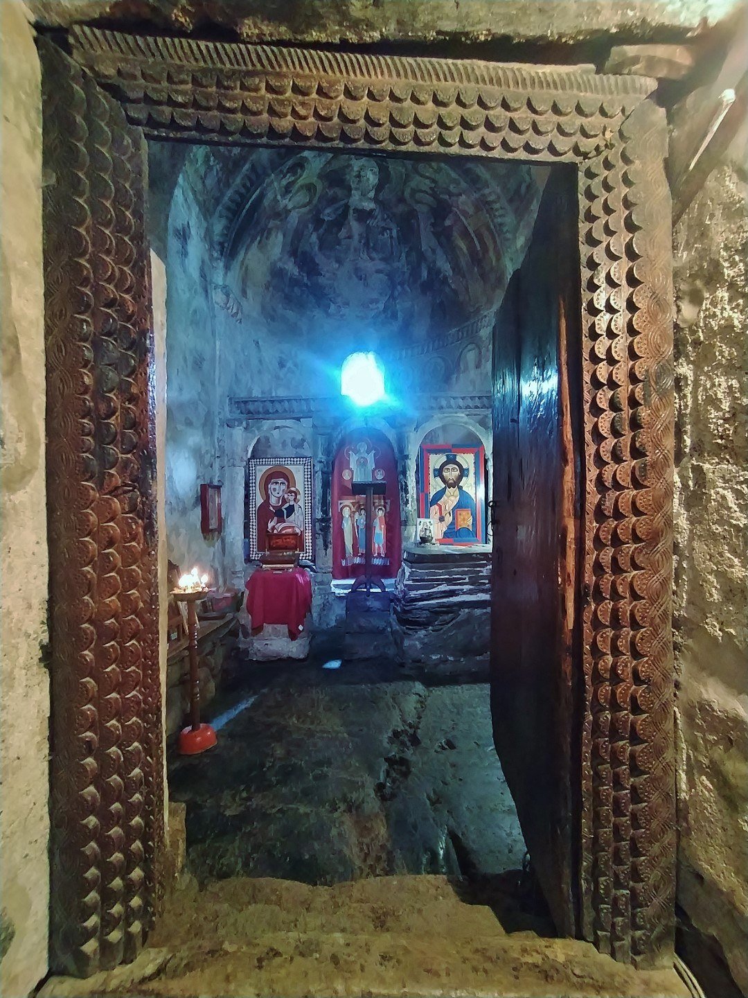 Blick vom Narthex der Lamaria-Kirche, Ushguli