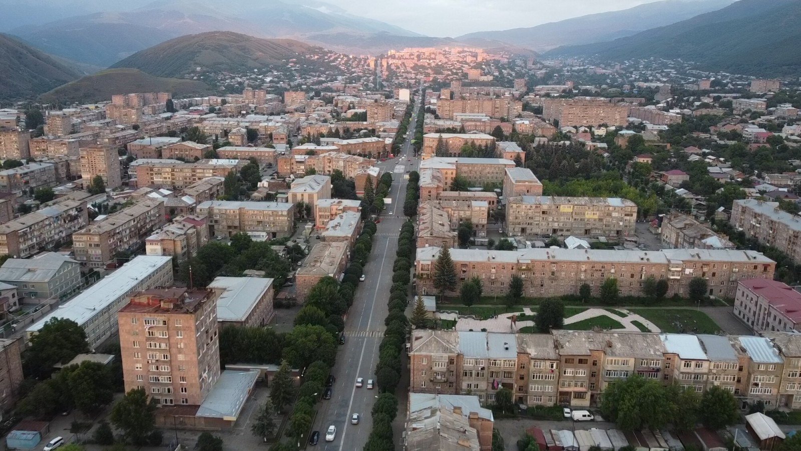 Via principale di Vanadzor nella regione di Lori, Armenia