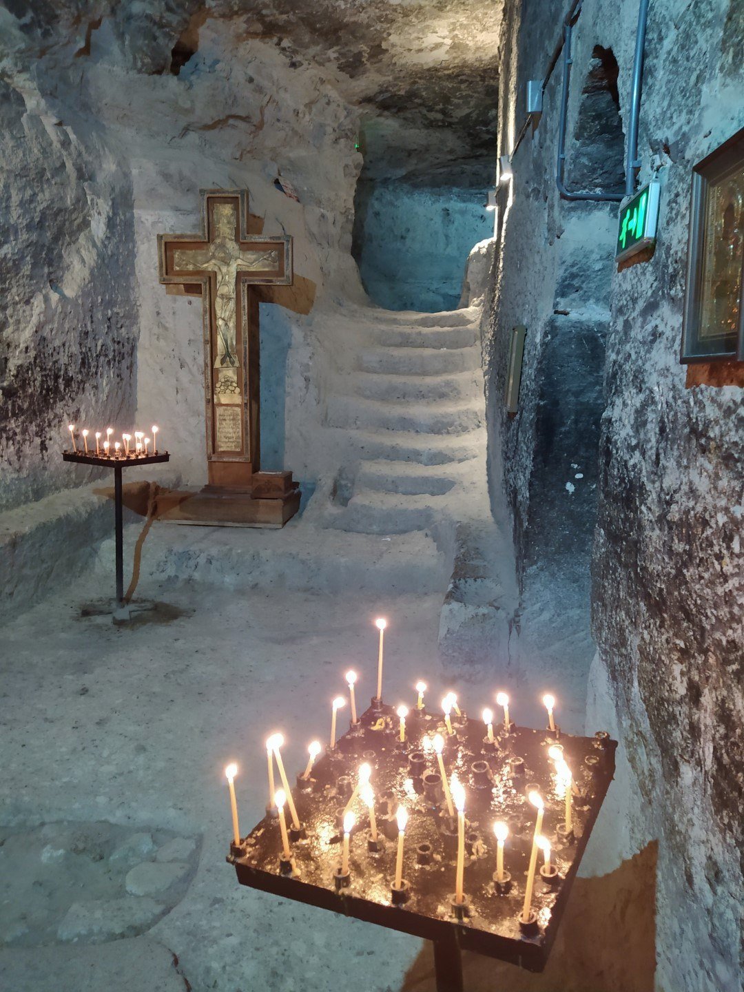 Innenkapelle des Höhlenklosters Wardsia