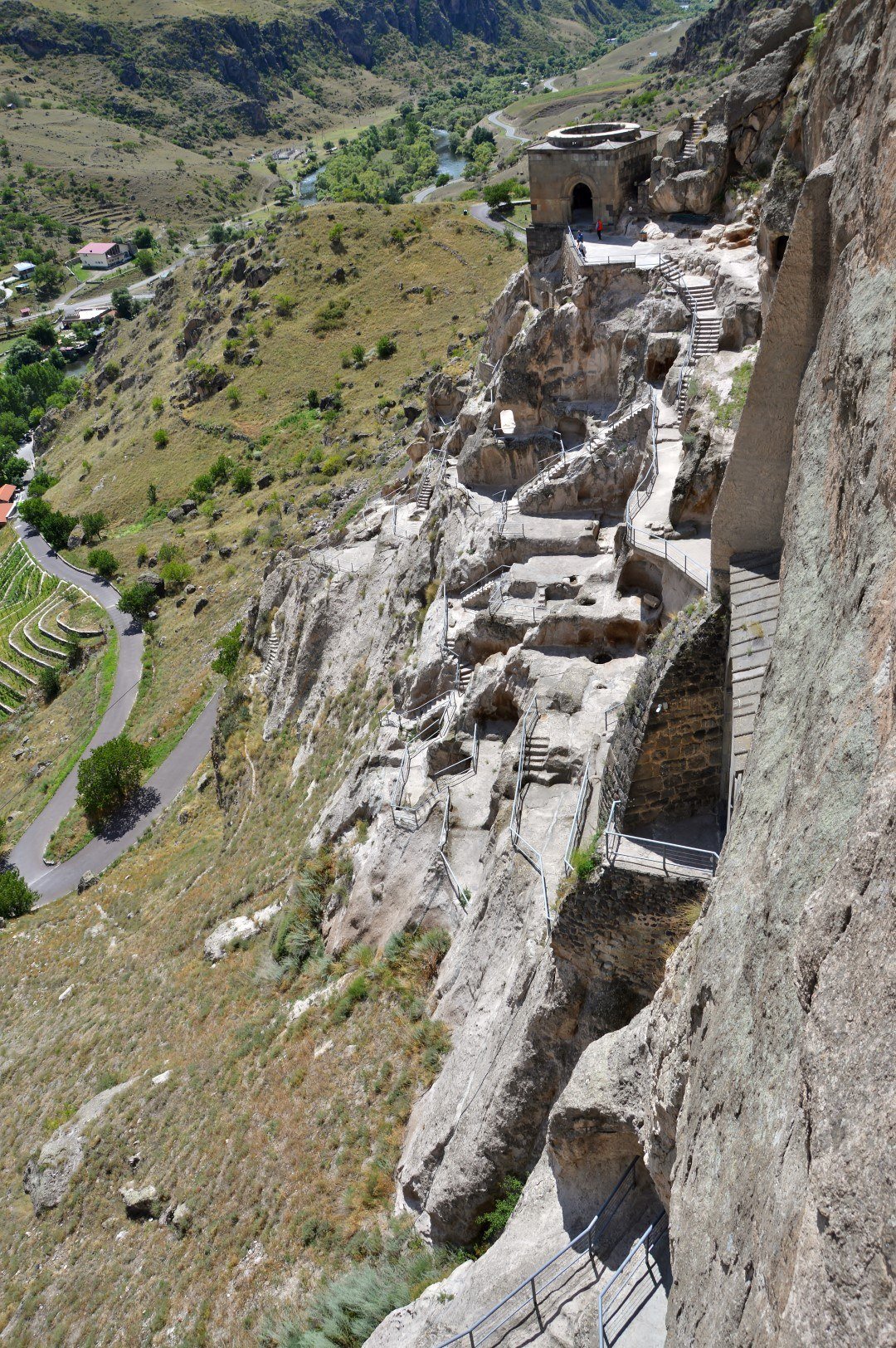 Froschperspektive auf die Galerien von Wardsia