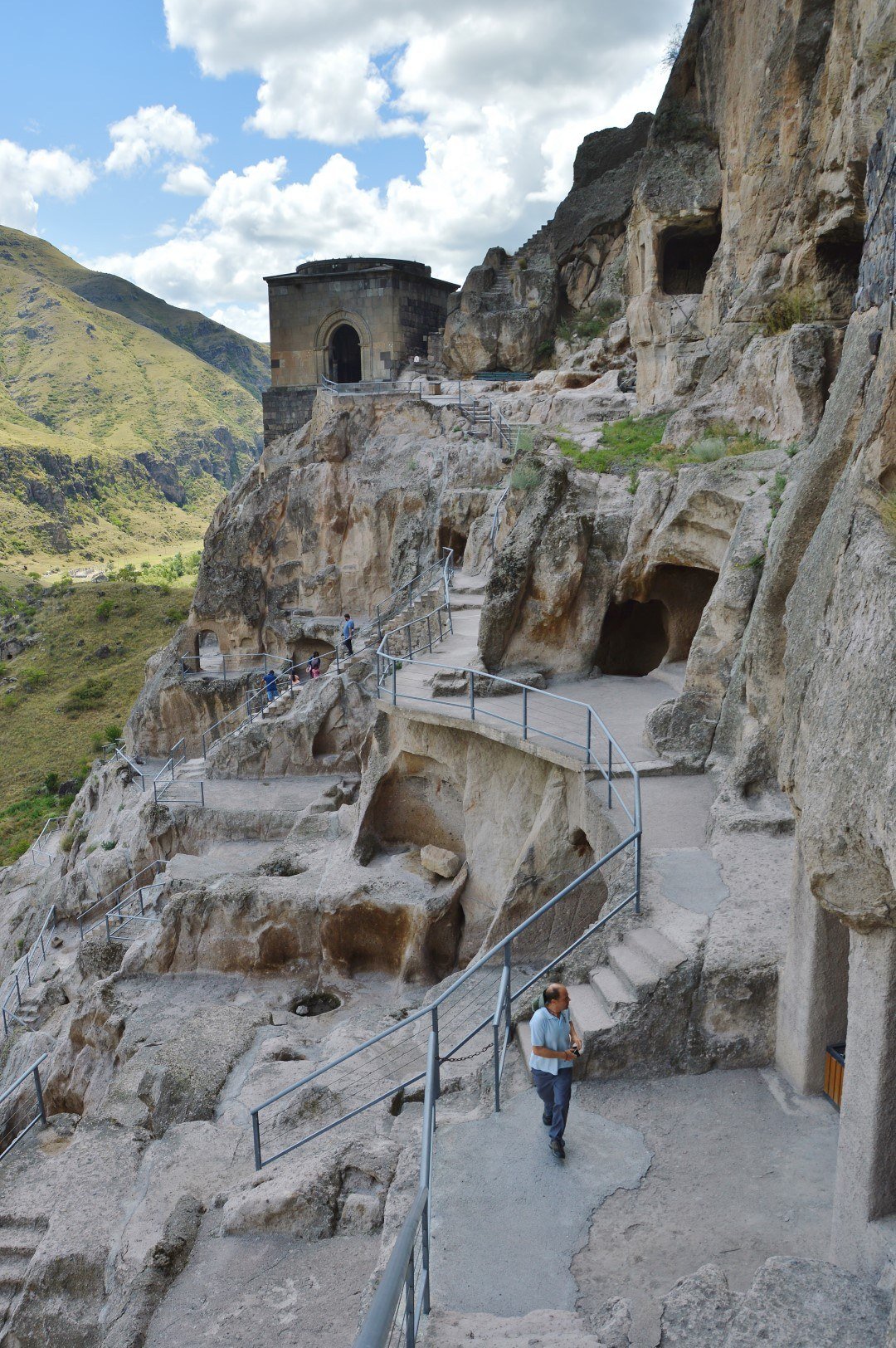 Ostansicht von Wardsia von der Esplanade neben der Kirche
