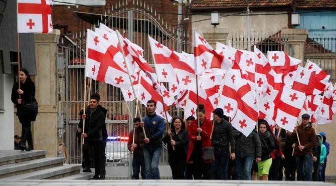 Bandera de Georgia: Historia, Significado y Simbolismo de las Cinco Cruces