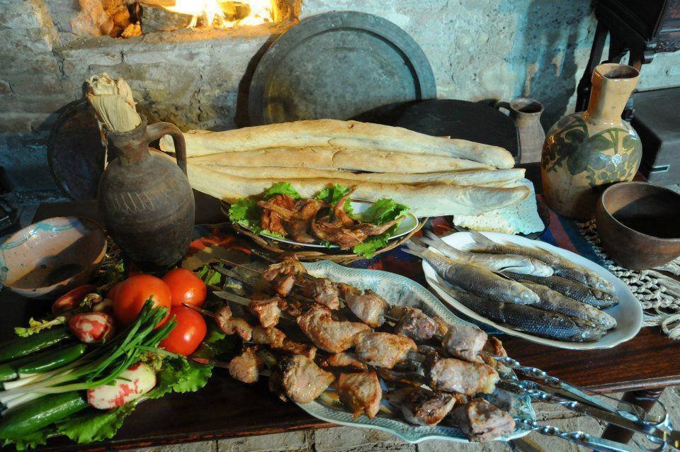 Cocina Georgiana: Guía Completa de Platos, Vinos y Sabores del Cáucaso