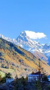 Carretera hacia Mestia entre las monta&ntilde;as de Svaneti, en el C&aacute;ucaso georgiano