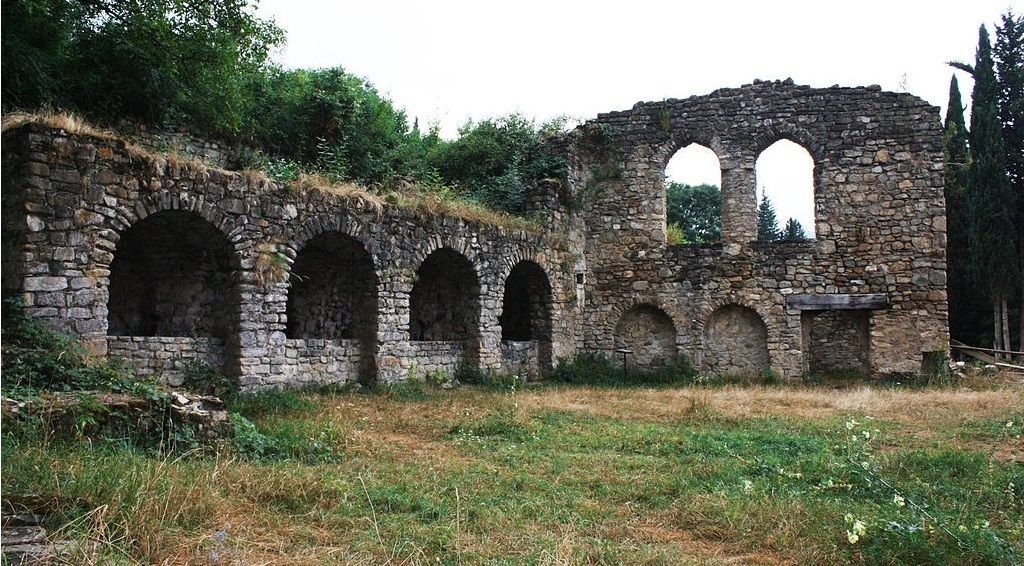 Restos arquitectónicos de la antigua Academia Ikalto en la región de Kakheti, Georgia