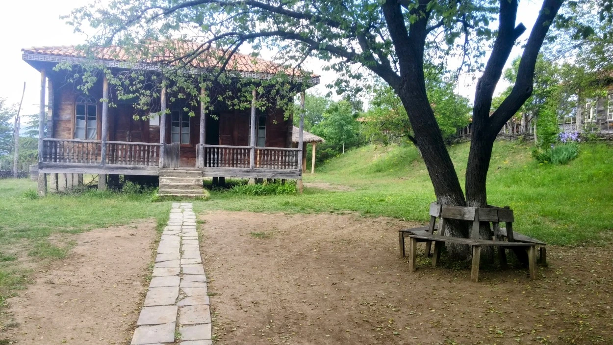 Casas tradicionales de diferentes regiones de Georgia en el Museo Etnográfico