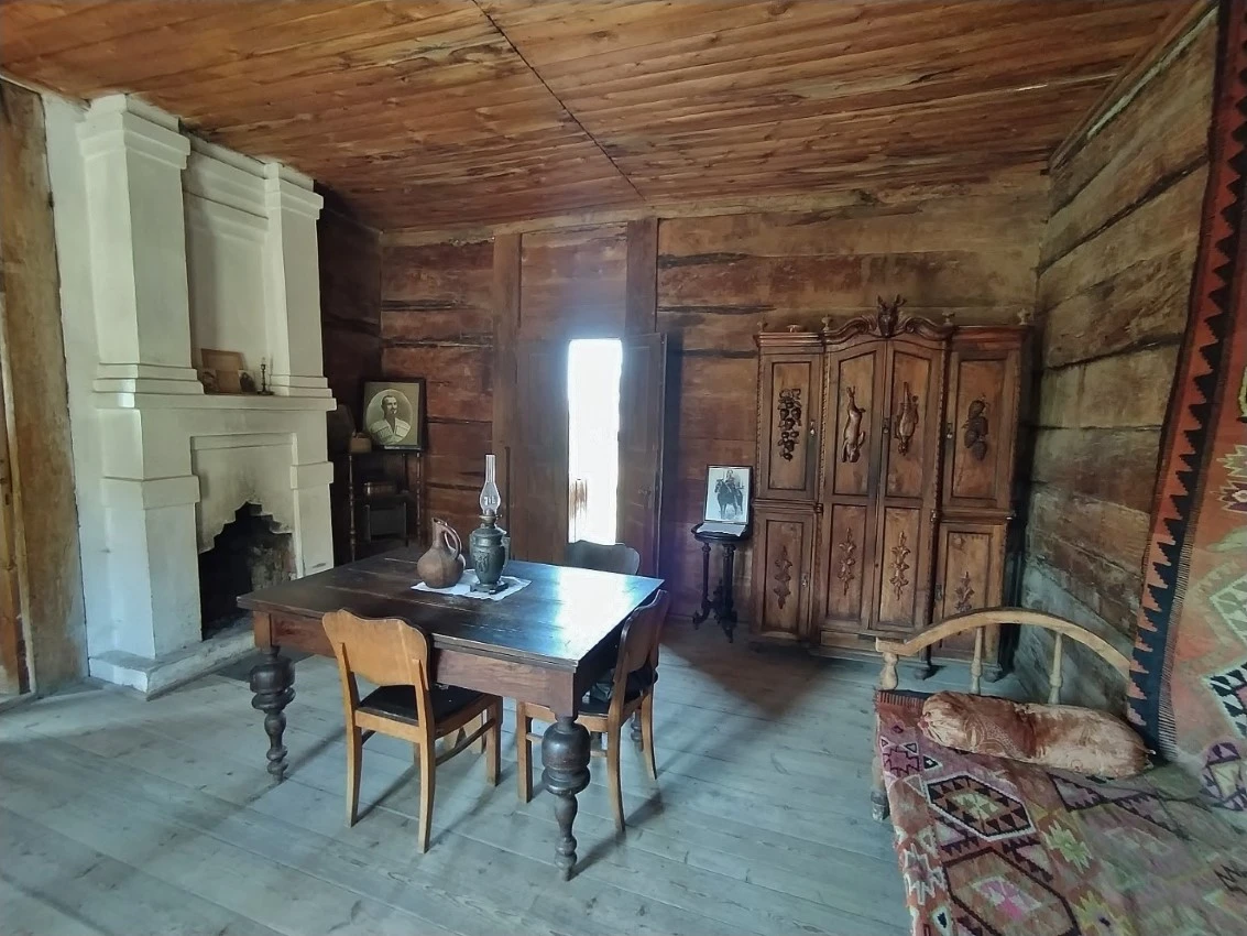 Tiflis. Museo Etnográfico al Aire Libre. Interior de vivienda tradicional 2